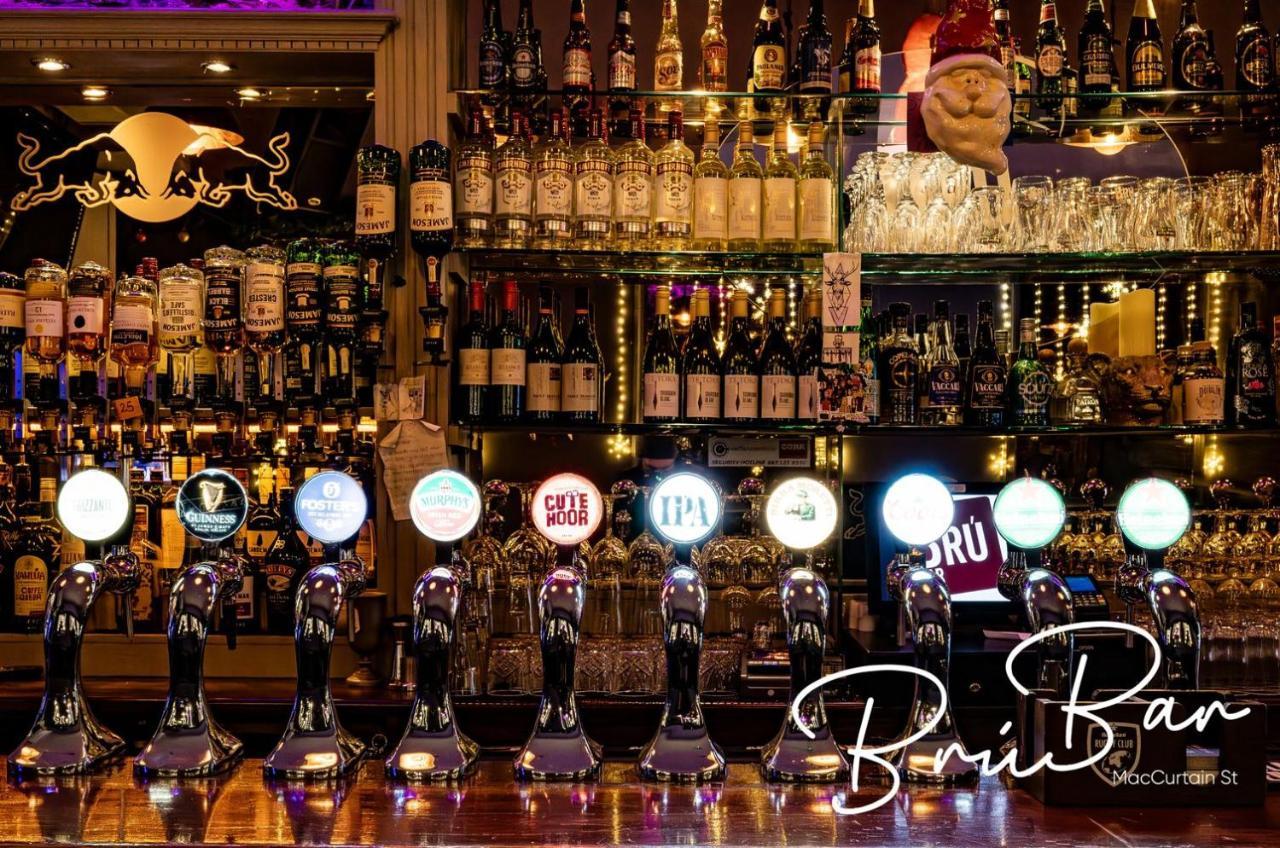 Bru Bar & Hostel Cork Exterior foto